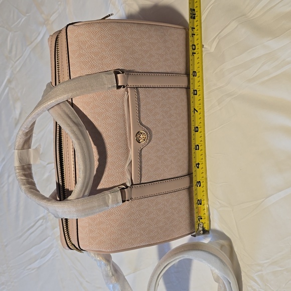 MICHAEL Michael Kors Handbags - NWT Michael Kors light powder blush Medium Duffle bag purse satchel 💗 MK